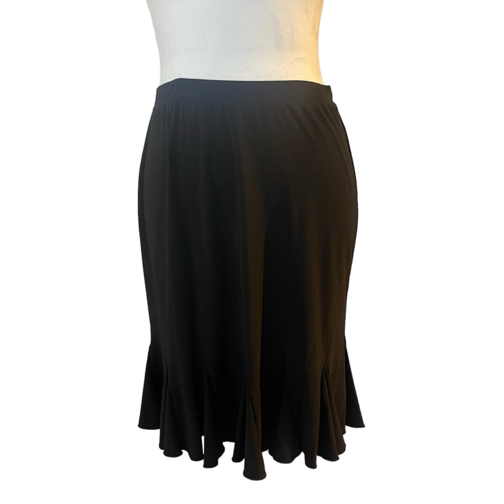 WHBM. Classic Black Skirt. Sz: XS. Stretchy. Figure flattering & forgiving 💕 - Picture 3 of 12